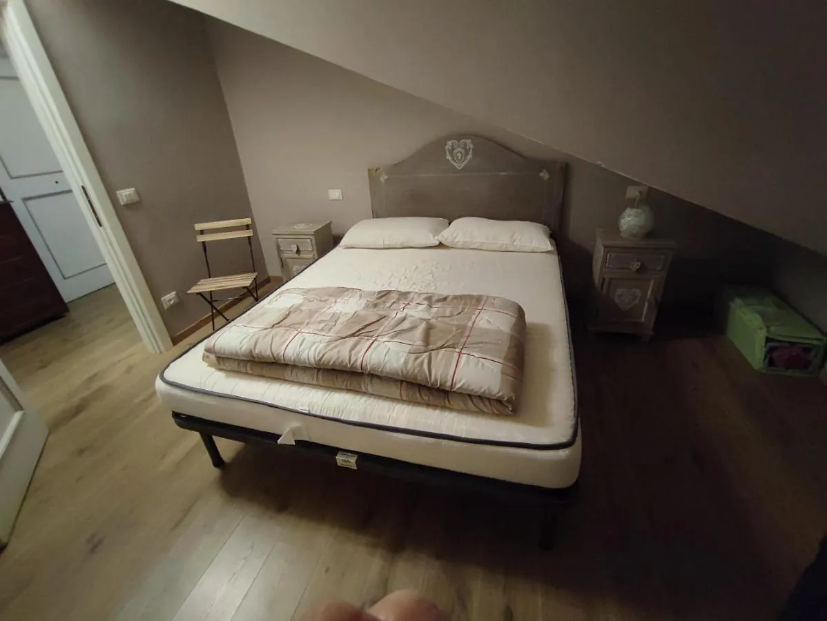 Mansarda Shabby Chic Apartment Fiumalbo Italy
